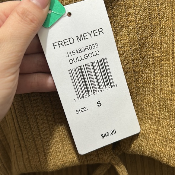 Gold dress BRAND NEW WITH TAGS - Picture 2 of 3